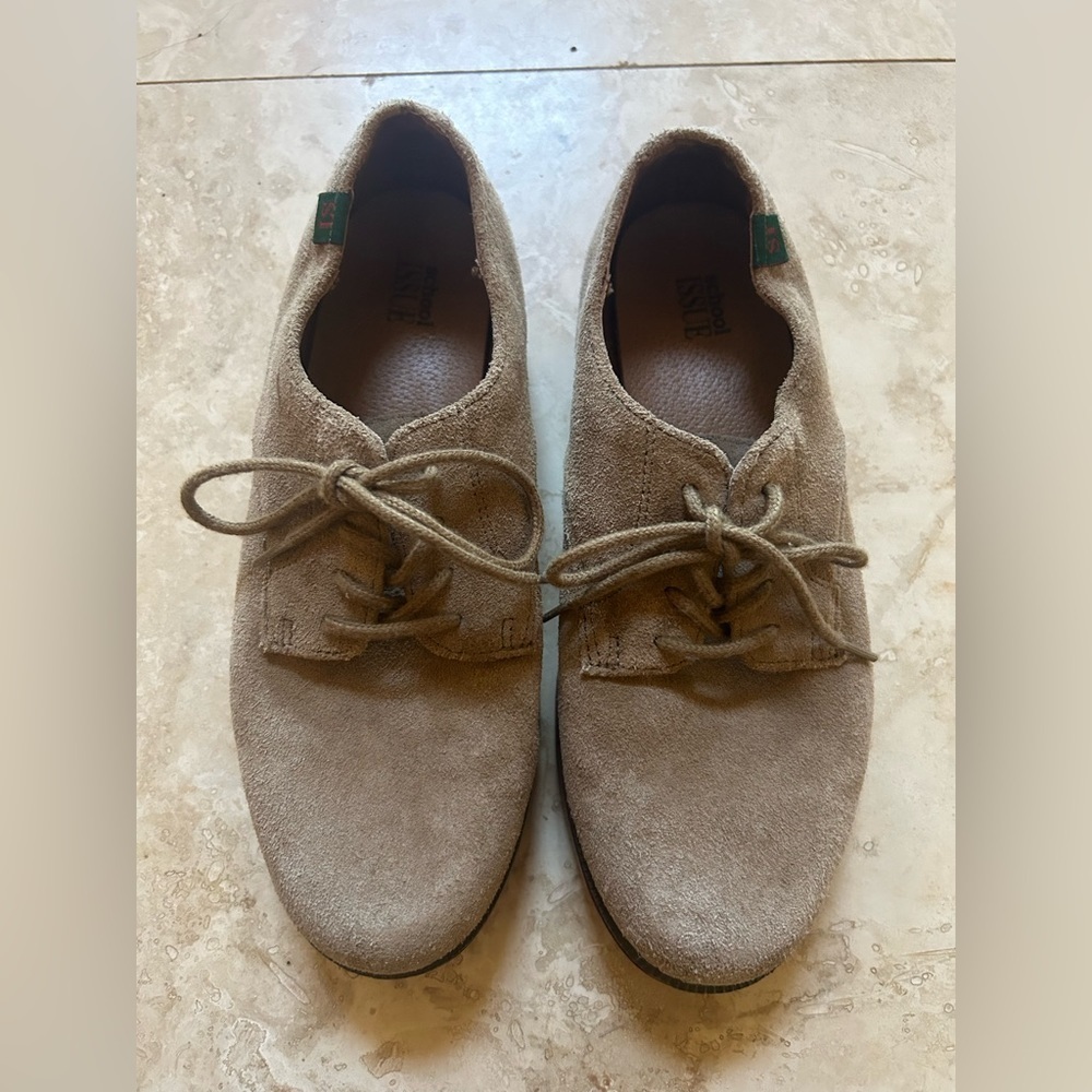 SCHOOL ISSUE
SEMESTER YOUTH TAN SUEDE OXFORDS